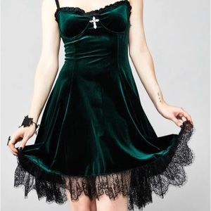 Deep Velvet Green Widow knee length dress